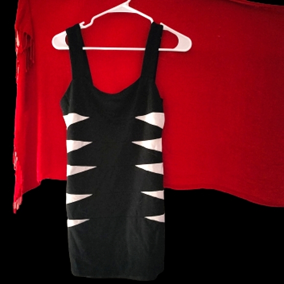 Triangle Style Dress - Picture 3 of 8